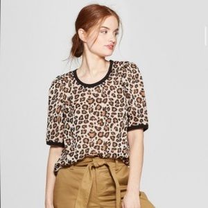 Leopard print short sleeve scoop neck woven t shirt